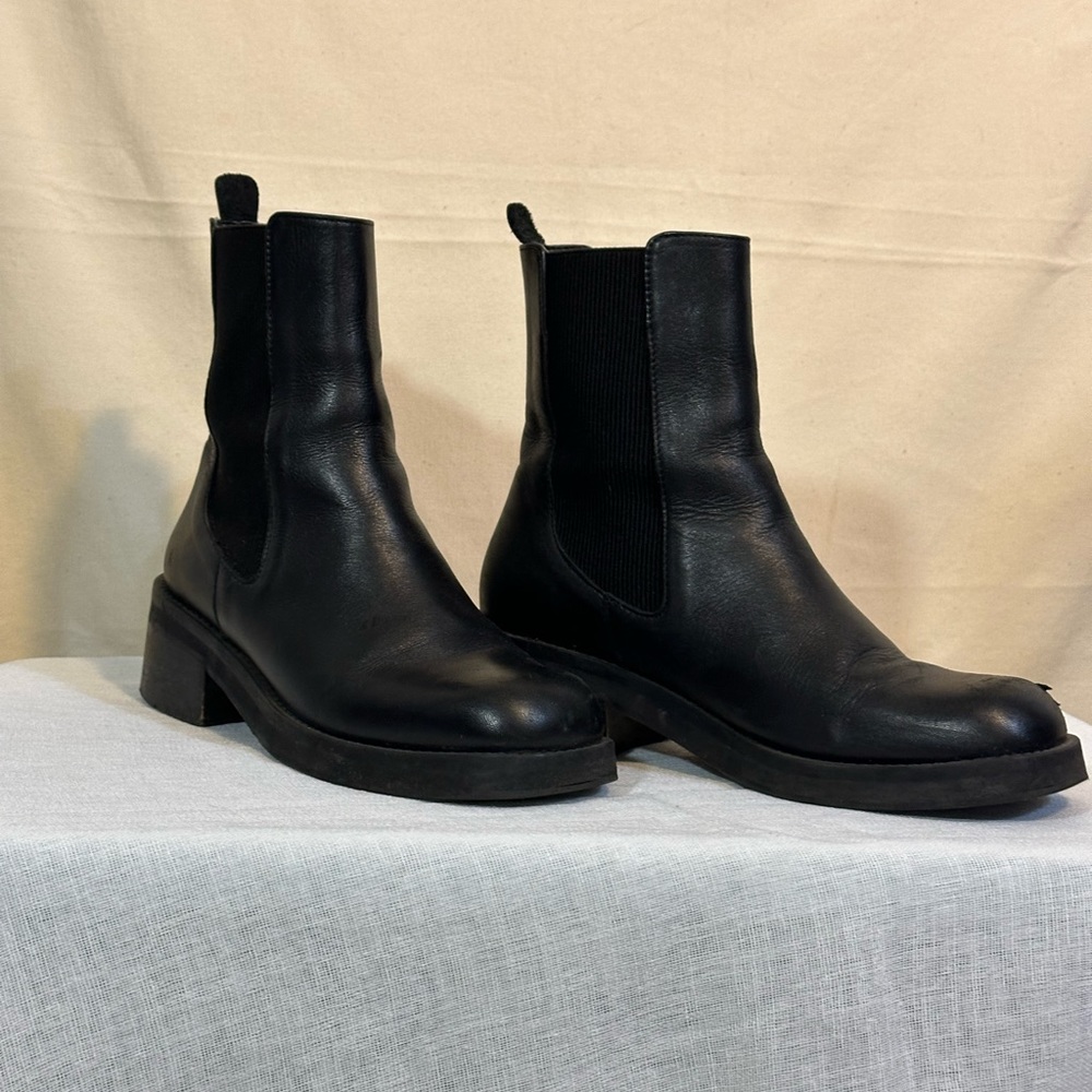 MIISTA M8 Black Chelsea Boots size EU 38 discontinued